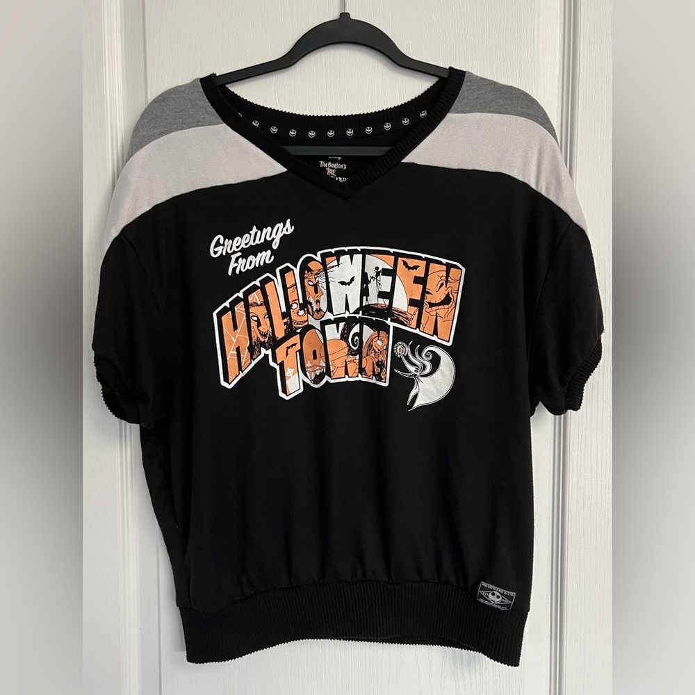 Disneys Halloween Town Short Sleeve V Neck Women’s Sweater Medium